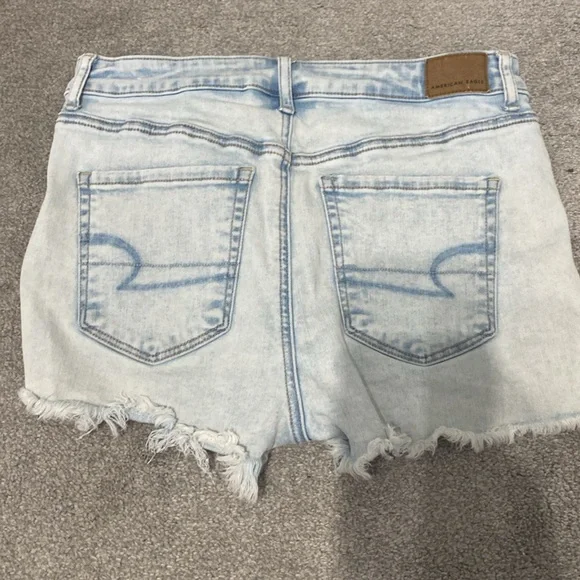 American Eagle Super High Rise Shortie, light wash - Picture 2 of 5